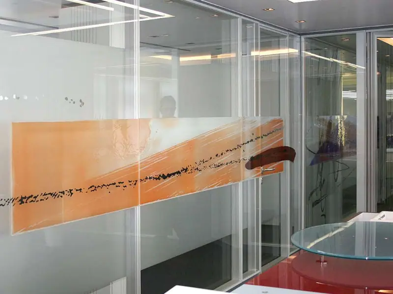 Zeitgenössisches Kirchenfenster von Tobias Kammerer